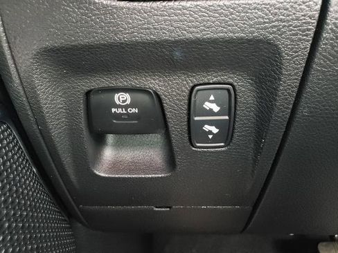 Used 2022 RAM 1500 Laramie AWD/4WD image 30