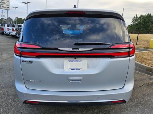 New 2026 Chrysler Pacifica Select image 12