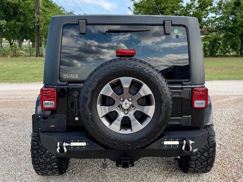 Used 2015 Jeep Wrangler Unlimited Sahara w/ Max Tow Package AWD/4WD image 9