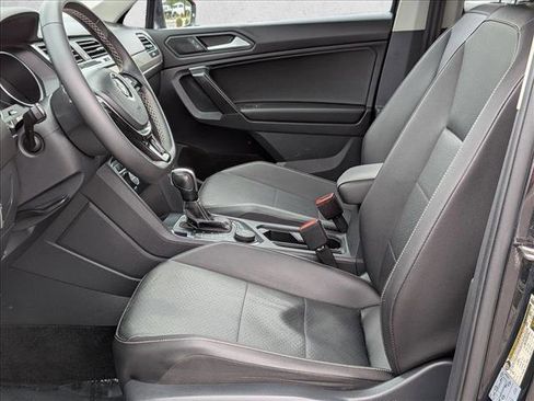 Used 2021 Volkswagen Tiguan SE w/ Panoramic Sunroof Package AWD/4WD image 16