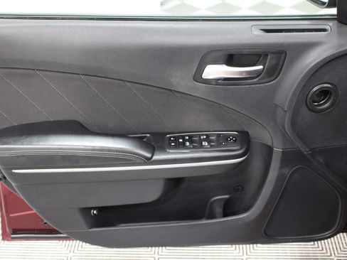 Used 2019 Dodge Charger SXT image 6