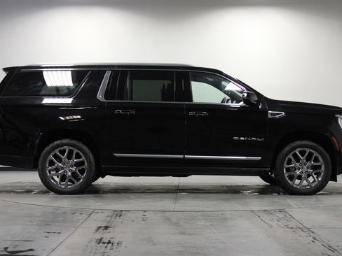 New 2026 GMC Yukon XL Denali w/ Denali Reserve Package AWD/4WD image 3