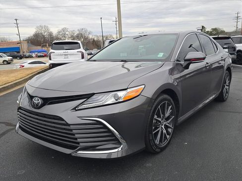 Used 2024 Toyota Camry XLE image 7