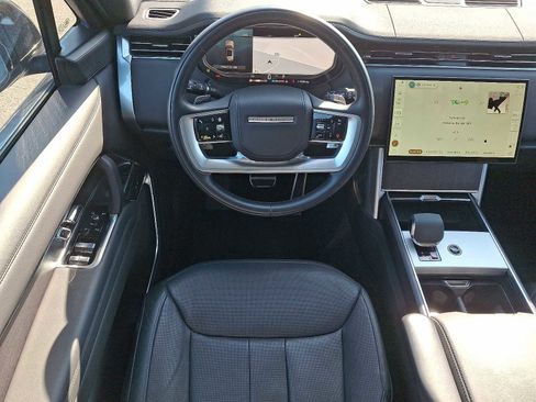 Used 2024 Land Rover Range Rover Long Wheelbase SE image 11