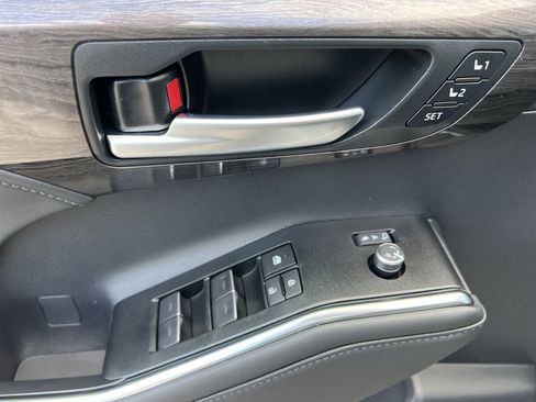 New 2026 Toyota Highlander Limited AWD/4WD image 12