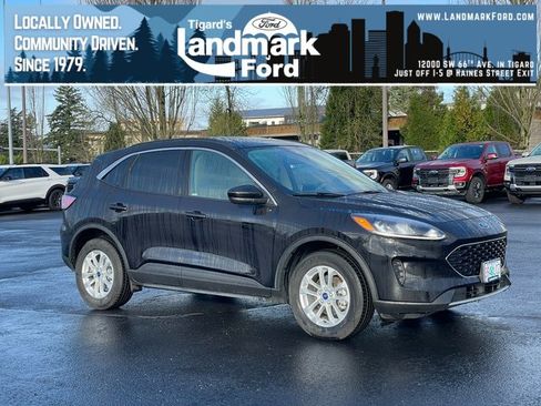 Used 2020 Ford Escape SE image 1