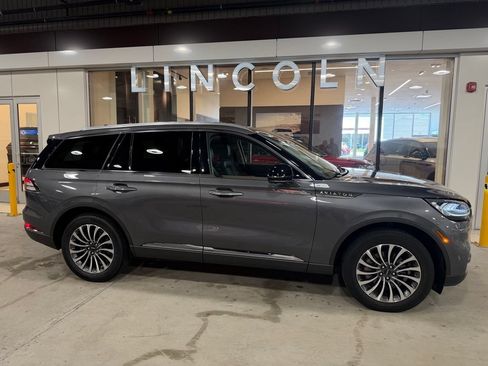Used 2023 Lincoln Aviator Reserve w/ Elements Package Plus AWD/4WD image 5