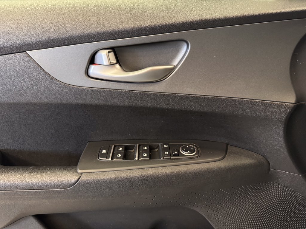 Used 2021 Kia Forte LXS FWD image 19
