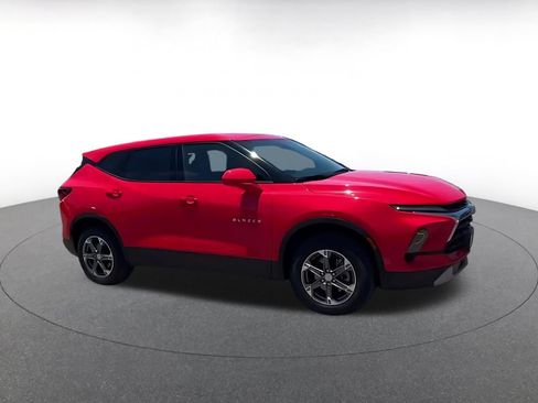 Used 2025 Chevrolet Blazer LT FWD image 2