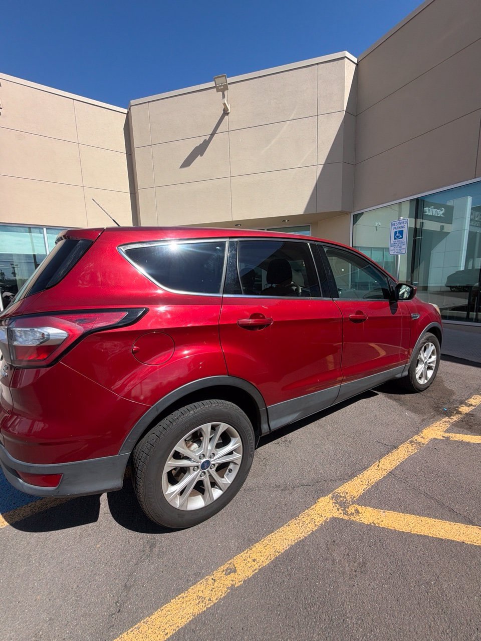 Used 2017 Ford Escape SE w/ SE Cold Weather Package AWD/4WD image 7