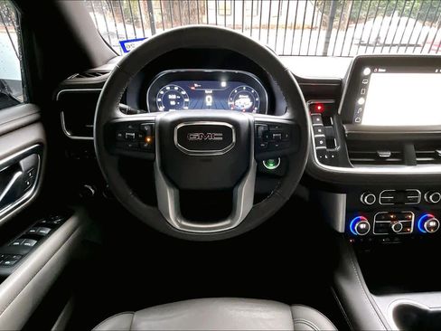 Used 2022 GMC Yukon SLT w/ SLT Premium Package image 5