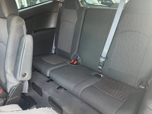 Used 2015 Chevrolet Traverse LT w/ Style and Technology Package image 23