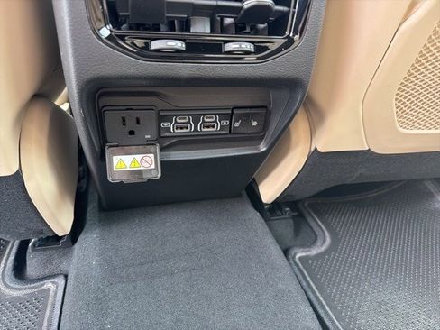 New 2025 Jeep Grand Cherokee Limited w/ Trailer Tow Package image 24