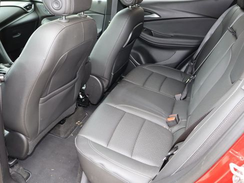 Used 2020 Buick Encore GX Essence w/ Experience Buick Package FWD image 6