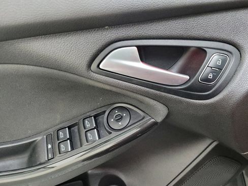 Used 2017 Ford Focus Titanium FWD image 27