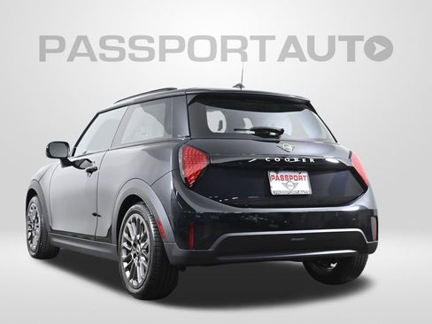 Used 2025 MINI Cooper 2-Door Hardtop image 6