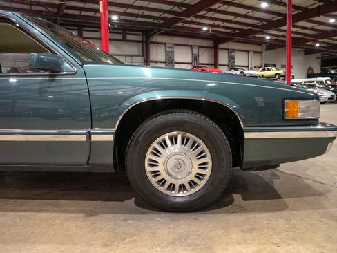Used 1992 Cadillac De Ville Sedan FWD image 11