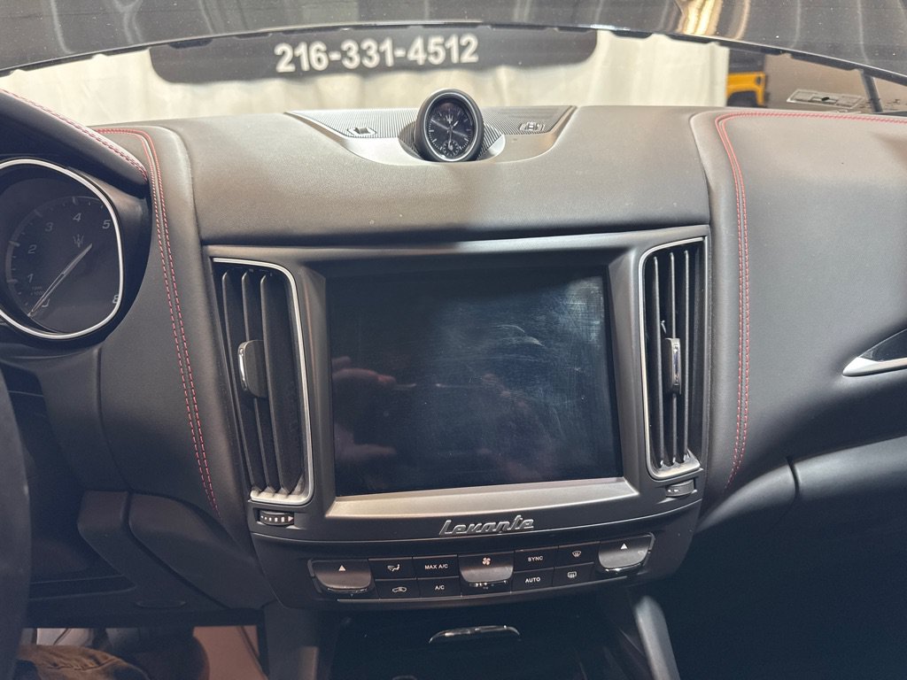 Used 2018 Maserati Levante GranLusso AWD/4WD image 12