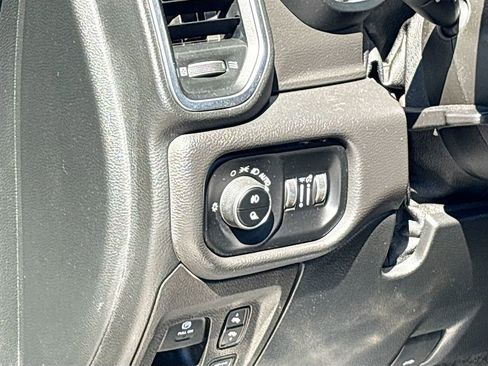 Used 2021 RAM 1500 Laramie AWD/4WD image 10