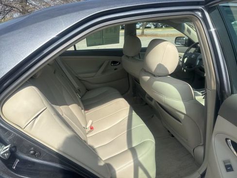 Used 2010 Toyota Camry LE image 14