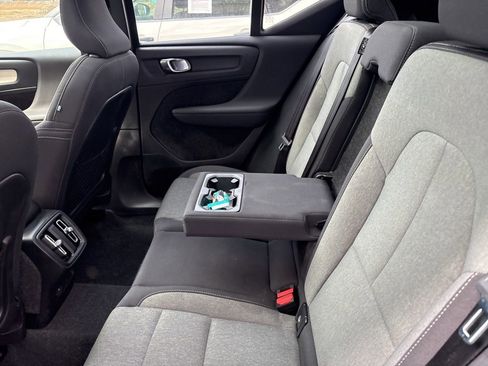 Used 2024 Volvo XC40 B5 Core image 12