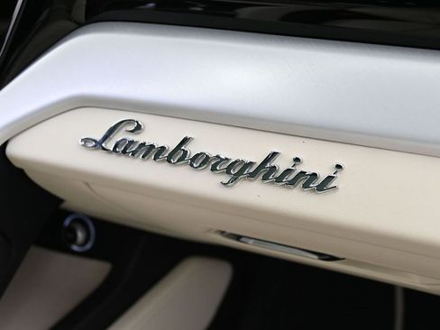 Used 2020 Lamborghini Urus image 34