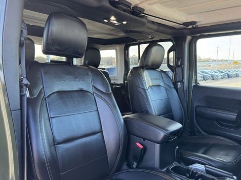 Used 2021 Jeep Wrangler Unlimited Sahara image 28