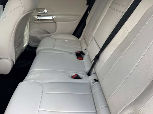 Used 2022 Mercedes-Benz GLB 250 image 13