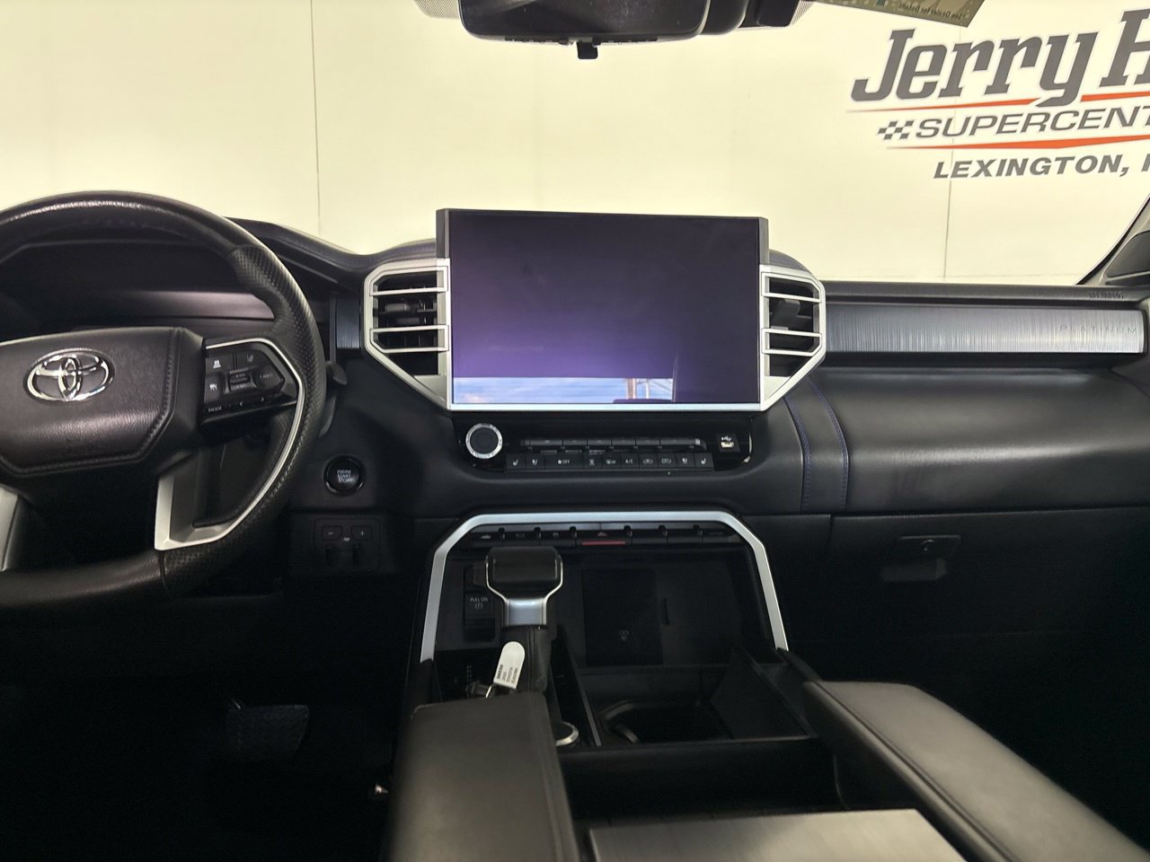 Used 2025 Toyota Tundra Platinum AWD/4WD image 26