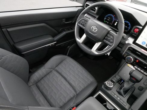 Certified 2025 Toyota 4Runner TRD Off-Road Premium image 9