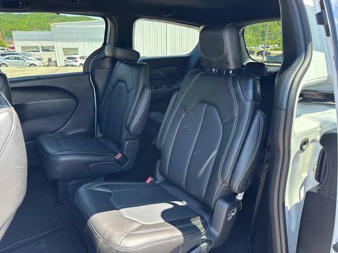 Used 2025 Chrysler Voyager LX FWD image 27