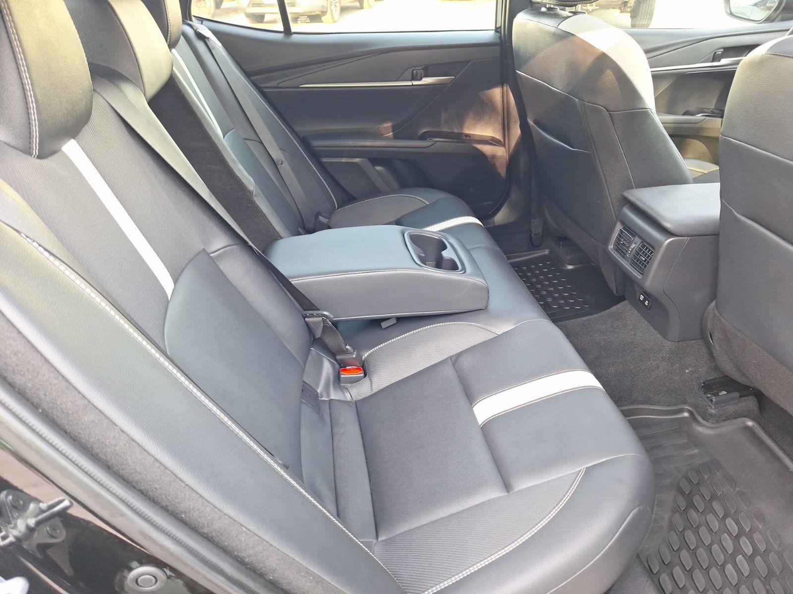 Used 2025 Toyota Camry SE w/ Convenience Package FWD image 31