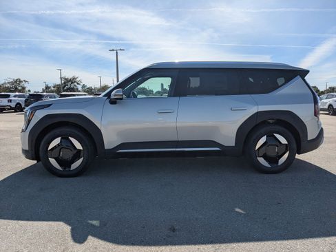 New 2026 Kia EV9 Wind image 8