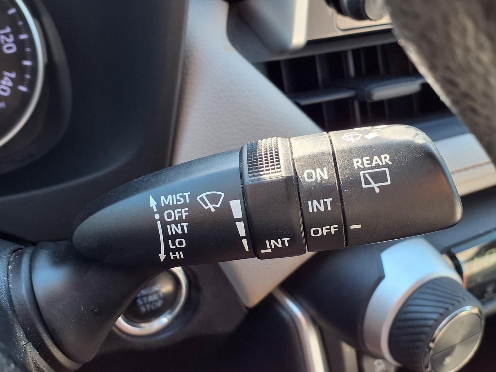 Used 2020 Toyota RAV4 XLE w/ Convenience Package FWD image 20