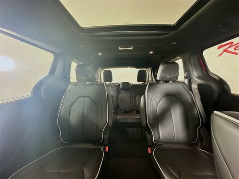 New 2026 Chrysler Pacifica Limited w/ Uconnect Theater Family Group image 10