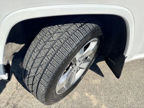 Used 2016 Jeep Grand Cherokee Overland image 38