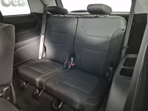 Used 2020 GMC Acadia SLE FWD image 27