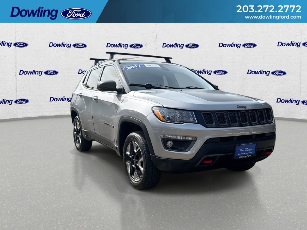 Used 2017 Jeep Compass Trailhawk w/ Leather Interior Group AWD/4WD image 2