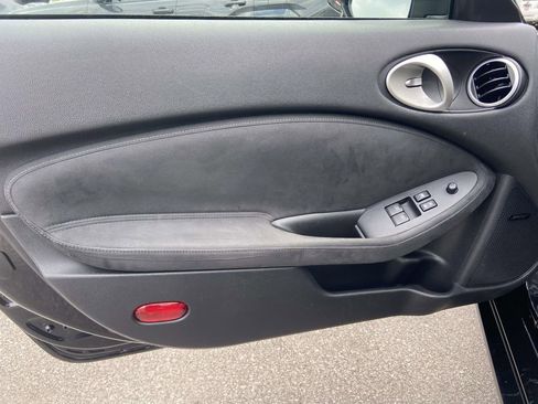 Used 2016 Nissan 370Z Touring Sport RWD image 15
