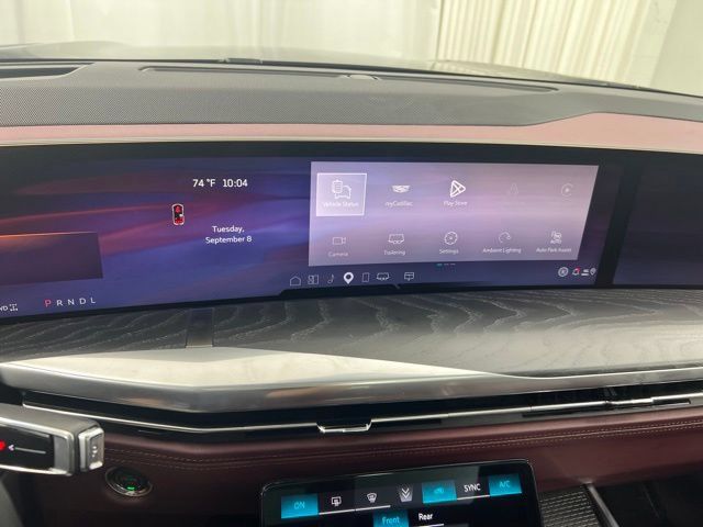 Used 2026 Cadillac Escalade Luxury w/ LPO, Floor Liner Package AWD/4WD image 21