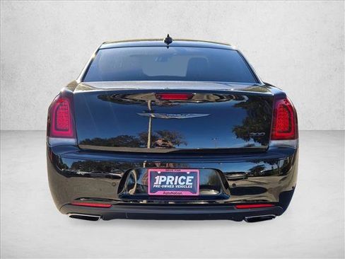 Used 2023 Chrysler 300 Touring L image 6
