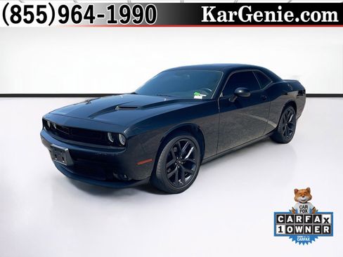 Used 2019 Dodge Challenger SXT w/ Blacktop Package RWD image 1