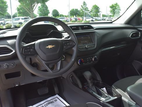 Used 2023 Chevrolet TrailBlazer LT FWD image 18