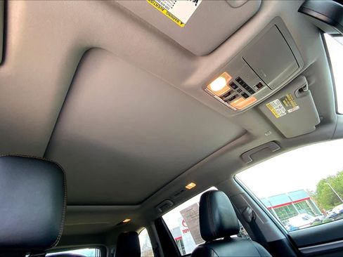 Used 2019 Toyota Highlander Limited Platinum image 13