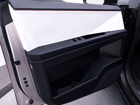 Used 2024 Tesla Cybertruck AWD Crew Cab image 15