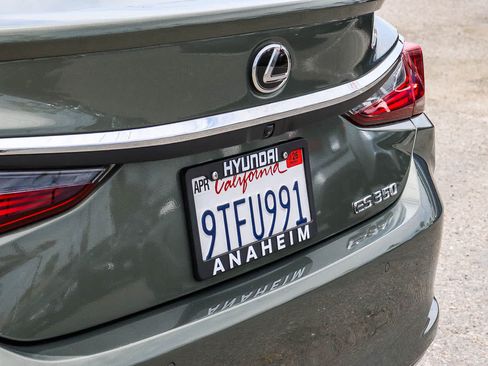 Used 2025 Lexus ES 350 w/ Premium Package FWD image 12