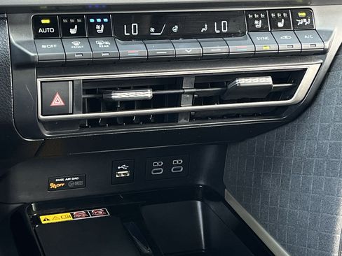 Used 2025 Toyota Camry XLE w/ Premium Package FWD image 18