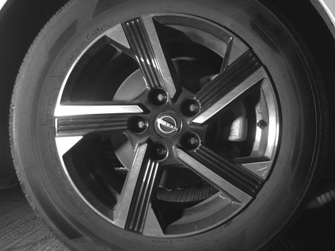 Used 2025 Nissan Sentra SV FWD image 13