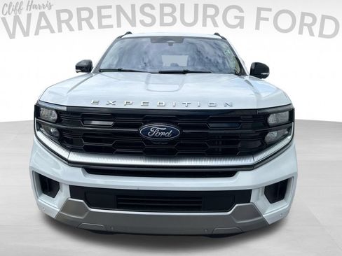 Used 2025 Ford Expedition Platinum AWD/4WD image 2