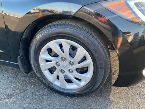 Used 2018 Hyundai Elantra SE FWD image 26